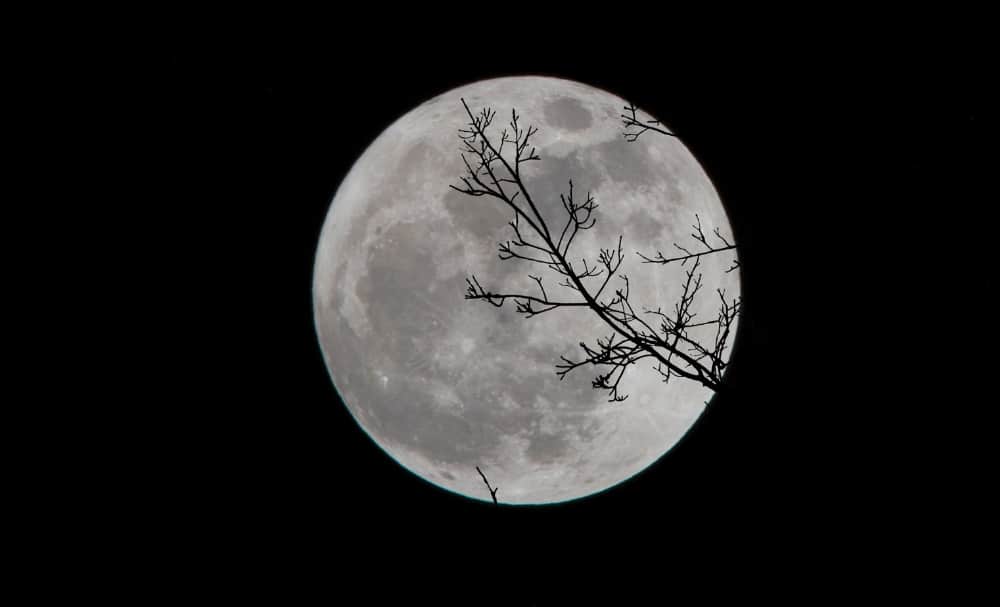 Calls to Worship on the Moon